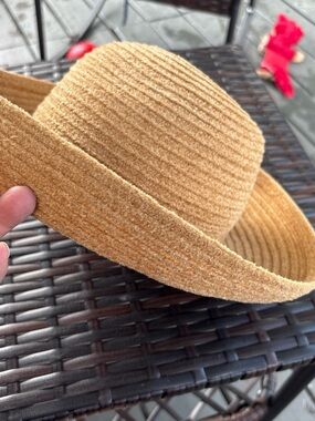Textured Wide-Brim Women's Hat in Camel